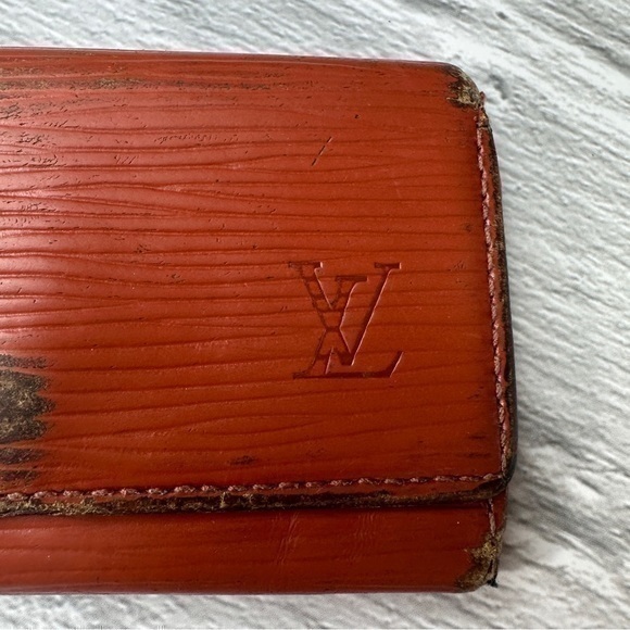 Louis Vuitton Epi leather 4 Ring Key Case. Brown. - Picture 8 of 15
